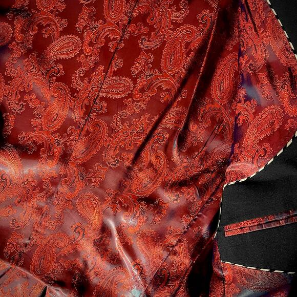 Hand Tailored Suit - Navy Blue with Red to Blue Iridescent Paisley Interior - Picture 8 of 8